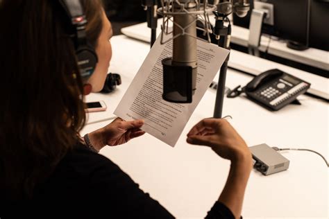 Radio Intros 7 Engagement Tips To Keep Listeners From Hitting The Skip