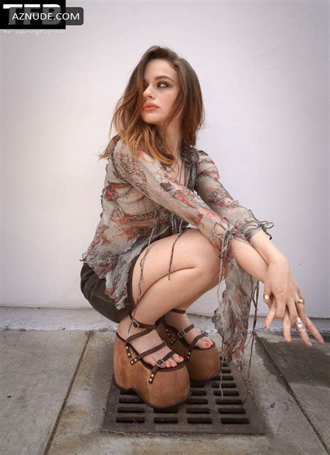 Joey King Sexy Poses Poses Showcasing Her Hot Tits And Legs At The Princess Press Day In Los