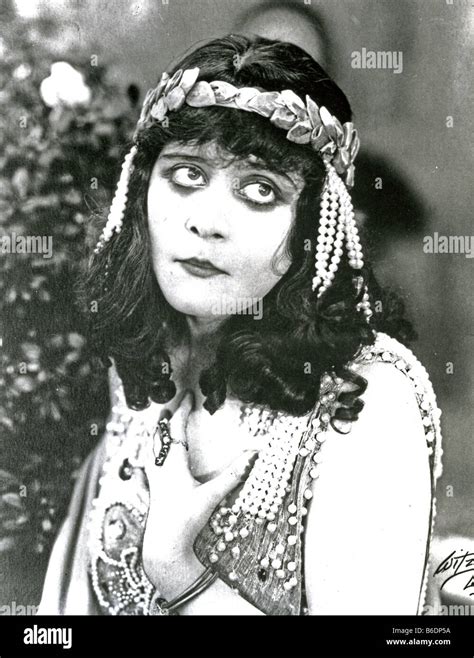 Cleopatra 1917 Silent Film With Theda Bara Stock Photo Alamy