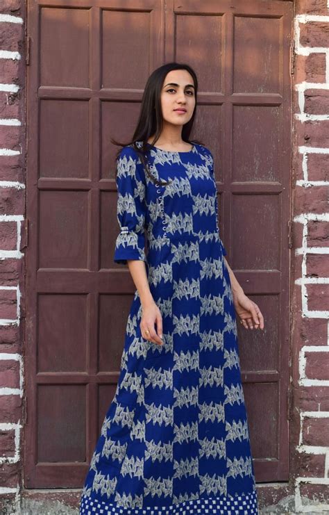 Find the perfect dress for you and shop for long sleeve women's casual dresses, cocktail and party styles, formal gowns, and special occasion dresses in a variety of silhouettes and available in missy, plus, and petite sizes. Blue Bird Print Fringe Sleeve Maxi Dress | Maxi dress with ...