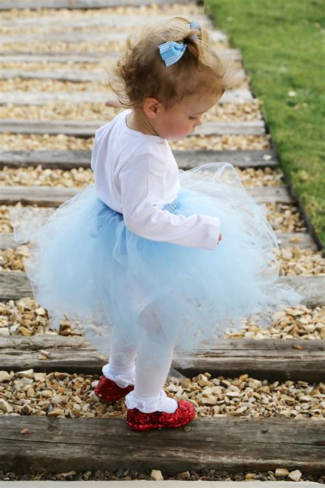 Dorothy, tin man, scarecrow dimension : Easy DIY Dorothy Wizard of Oz Baby Costume Idea - Child at Heart Blog