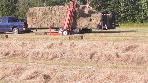 Putting Up Square Bales With Ih 425 Baler And Henry Pop Up Square Bale