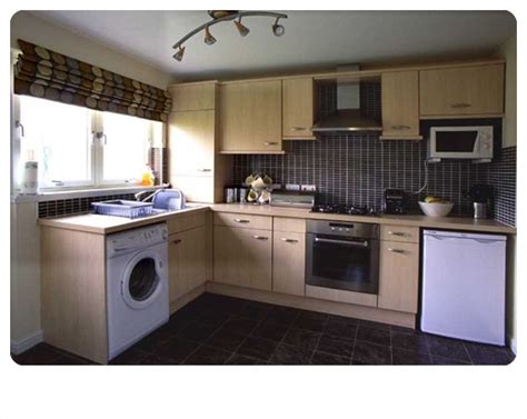 Jika anda tidak pandai dalam mendesain, anda bisa menggunakan jasa kitchen set dan bisa berkonsultasi terlebih dahulu. Model & Desain Dapur Sederhana Serta Cantik - Rumah ...