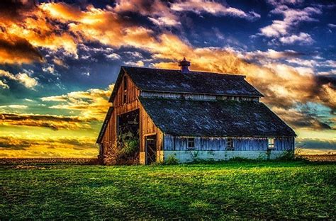 20 Photos Of Gorgeous Barns That Will Transport You To The Country