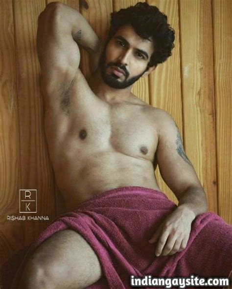 Indian Gay Porn Sexy Desi Model Exposing His Hot Body On A Steamy