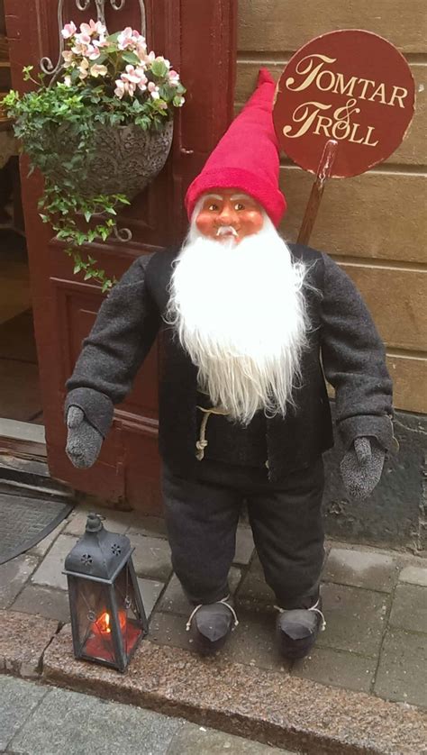 På finska finns tonttu som är inlånat från svenskan. Bilder På Tomtar - Santa Claus Animatronic Figure - Création Group : Gi tilbakemelding om ...