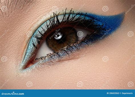 Косметика And выражение лица Макрос состава голубого глаза Стоковое