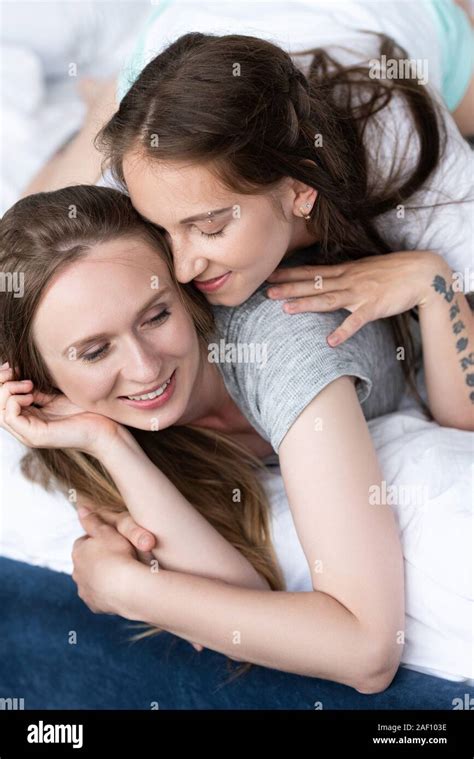 Lesbianas En La Cama Fotografías E Imágenes De Alta Resolución Alamy