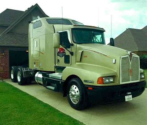 Kenworth T600 2007 Sleeper Semi Trucks