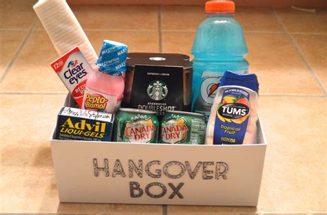 A fun and easy to make wedding favor that your guests can enjoy after your party!! DIY Hangover Kit | 21st birthday gifts for guys, 21st birthday gifts, Guys 21st birthday