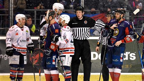 eishockey die schiedsrichter stellen sich in den mittelpunkt neu ulmer zeitung