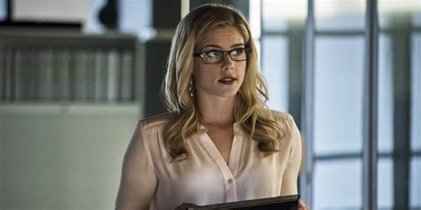 The Flash Details On Crossover With Arrows Felicity
