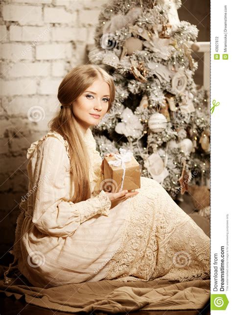 It tells the true story of a german jewish immigrant who becomes governor of the native. Young Luxuy Vintage Woman Near Christmas Tree With Gift ...