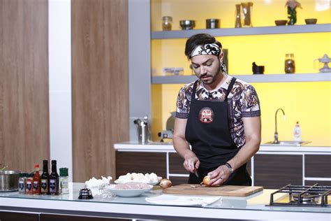 Cine câştigă de această dată va primi propria statuie în platoul emisiunii la vedere pe toată durata aş paria pe celebrităţi, foşti rivali ai lui bontea de la asia express, foşti câştigători chefi la cuţite şi eventual şi prezentatori antena 1 celor 12 chefi. Chefi la cutite. Sezon 6.