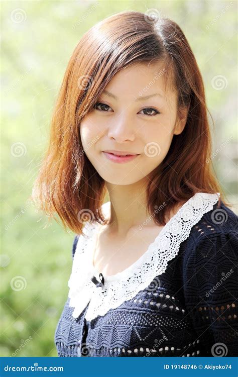 mujer japonesa joven foto de archivo imagen de sano 19148746