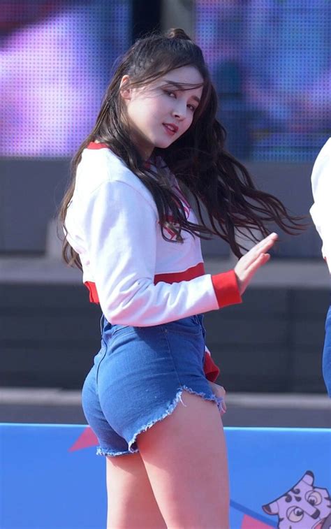 8 Of Momoland Nancys Outfits That Said F You To Korean Body Beauty Standards Koreaboo