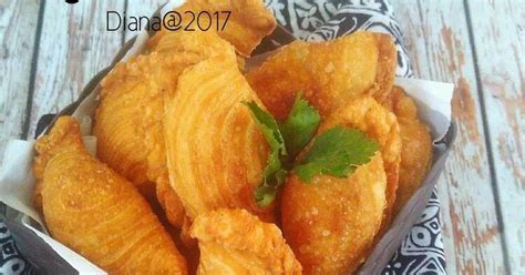 It is known as karipap pusing in malaysia and singapore. Karipap pusing - 17 resep - Cookpad