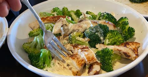 The italian chain seems to have had success bucking the delivery trend, delivering only for large orders of at least $75. You Can Eat Keto at Olive Garden! Here's How... | Hip2Keto