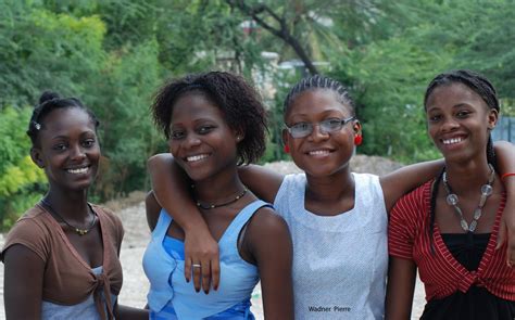 Check spelling or type a new query. HaitiRozo: Port-Au-Prince, Haiti: Students Praise ...