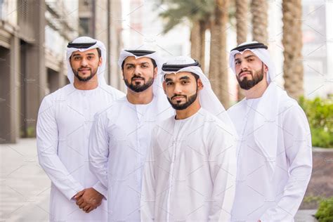 Arabian Businessmen Meeting In Dubai High Quality People Images