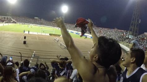 Sin embargo, el marcador permaneció en cero hasta el minuto 60, cuando el colonense se combinó con algunos de sus compañeros y a punta de velocidad doblegó a la zaga de los xeneizes y abrió la pizarra. GRITO DE GOL EN TRVJILLO - YouTube
