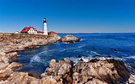 Guide To Maine Lighthouses And Seafood