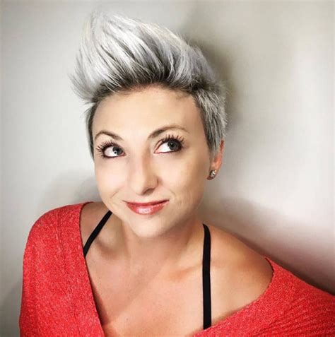 30+ Trendy Hairstyles And Haircuts For Round Face May, 2020