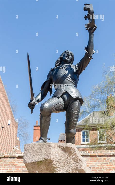 Statue Of King Richard Iii In Leicester Cathedral Gardens Stock Photo