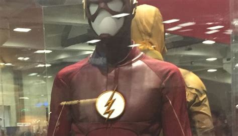 Flashs New Costume Revealed In Arrow And The Flash Comic Con Display
