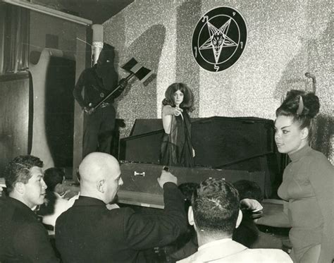 The 15 Most Famous Cults In History Page 12 Of 15 Topic Supply