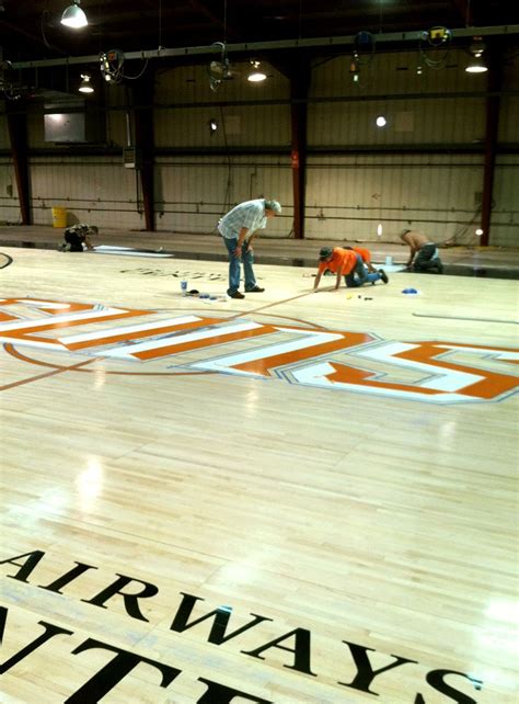 We link to the best sources from around the world. Suns legend Alvan Adams inspects the new court. #All4Orange (With images) | Court, Phoenix suns ...