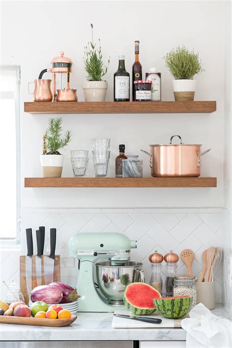 Open corner shelves are ideal for small kitchens. As 10 melhores lojas de Decoração e Utensílios de Cozinha ...