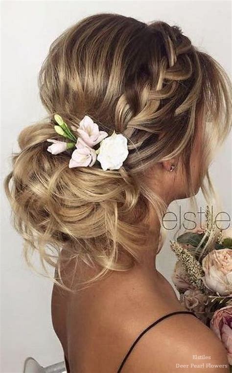 However, there are a few updo hairstyles that stand the test of time and generally flatter most hair types and face shapes. 40 Best Wedding Hairstyles For Long Hair | Deer Pearl Flowers