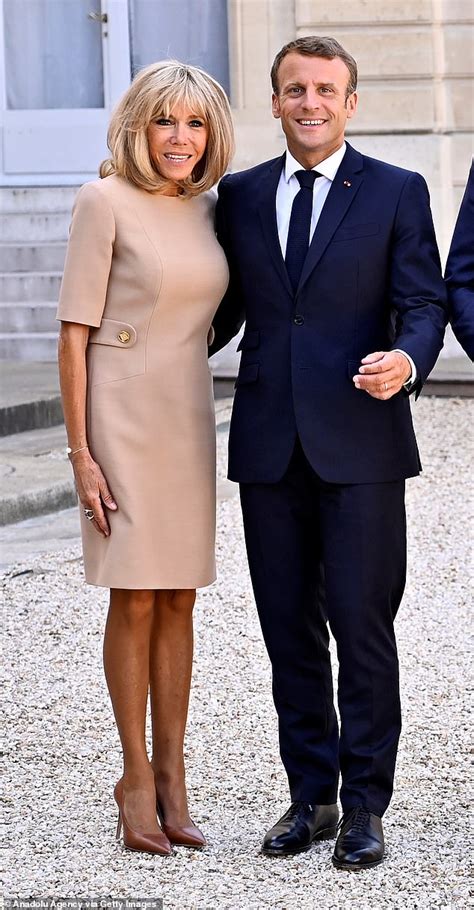 Zivatar óvszer Levág Emmanuel Macron Wife Age Gap Hatótávolság Sui Köszönet