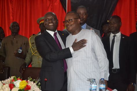 Faladepapagaio Cerimonia De Investidura Do Novo Presidente Da República Da Guiné Bissau