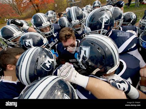 Team Huddle Hi Res Stock Photography And Images Alamy