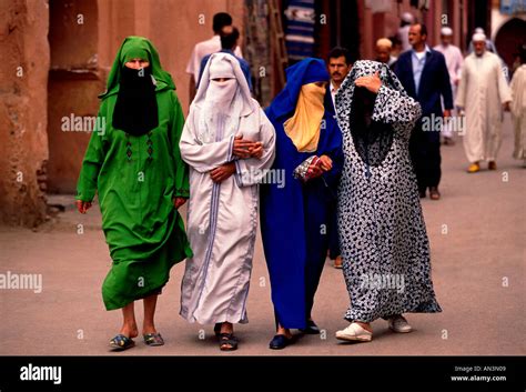 4 Cuatro Marroquíes La Mujer Marroquí Mujeres Con Velo Cubierto De
