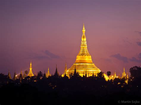 Golden Shwedagon Pagoda In Yangon At Dawn Myanmar Burma Flickr