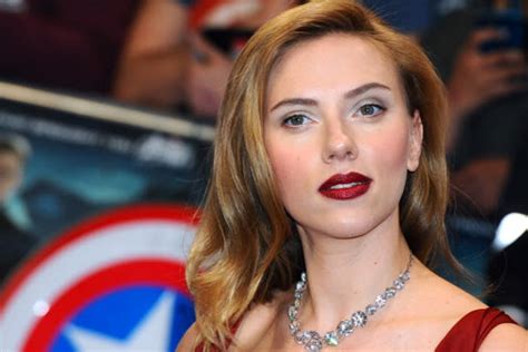Scarlett Johansson To Star In ‘the Psychopath Test For Universal Imagine