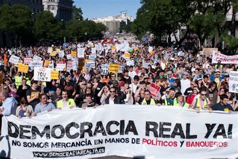 (uncountable) democracy (rule by the people). Autonomía y Bienvivir: La democracia emparedada