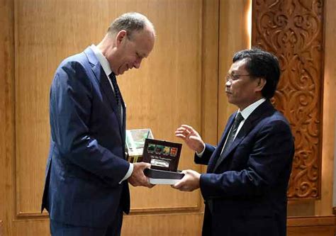 Bagi pentadbiran awam negeri sabah— presentation transcript 2 penerangan kepada pentadbiran kerajaan negeri mengenai kriteria penilaian star rating. Sabah tarik pelancong Jerman yang cintakan alam semula ...