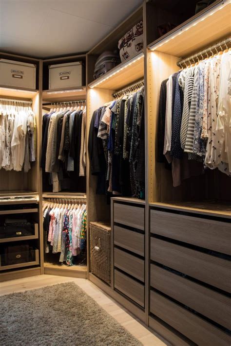 Depending on the area and design motif. 13 Walk-In Closet Ideas | Master bedroom closets ...