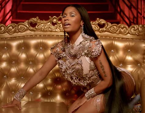 Nicki Minaj estrena vídeo para Regret In Your Tears y Light My Body