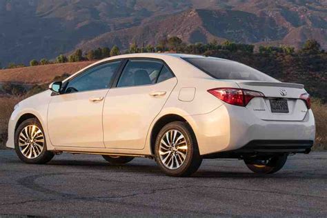 2019 Toyota Camry Vs 2019 Toyota Corolla Whats The Difference