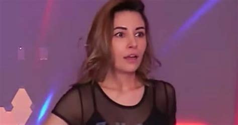 Twitch Gamer Alinity Flashes Boob During Live Stream In Awkward