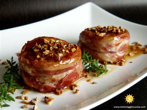 Mettete il filetto in una terrina, strofinatelo con le spezie e l'olio d'oliva. Filetto di Maiale con Pancetta, Glassato al Miele ...