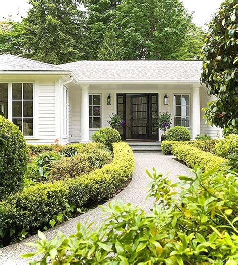 Shrubs for a ranch style home. 60 Amazing House Exterior Ideas Ranch Style 39 | Ranch ...