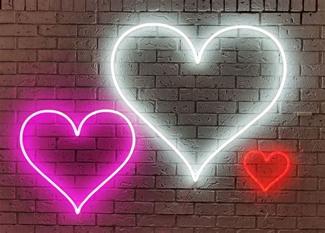Neon Heart Shopnarwall