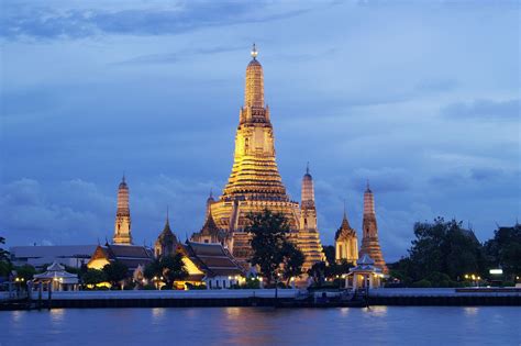 Wat Arun The Temple Of Dawn Bangkok Bangkok Temple Landmarks