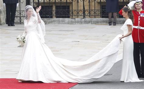 Kate Middleton S Second Wedding Dress Reader S Digest